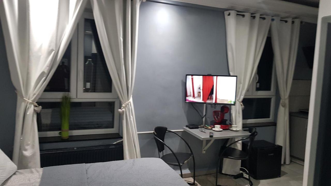 Le Petit Luxembourg Daire Montignies-sur-Sambre Dış mekan fotoğraf